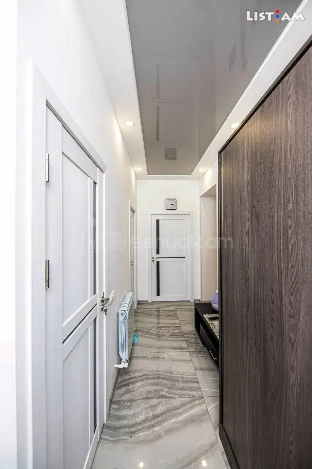 2 Սենյականոց Բնակարան Քարե Շենքում, 59քմ, 4/5 հարկ, Դիզայներական Վերանորոգված