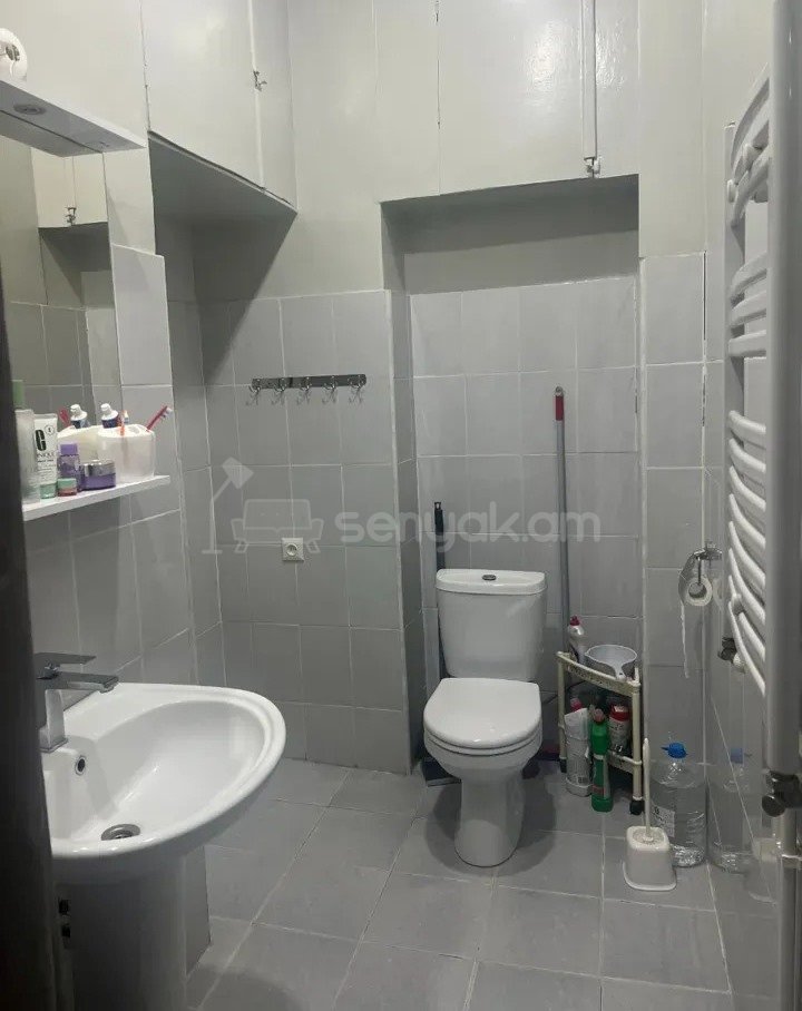 2 Սենյականոց Բնակարան Քարե Շենքում, 75քմ, 4/4 հարկ, Կոսմետիկ Վերանորոգված