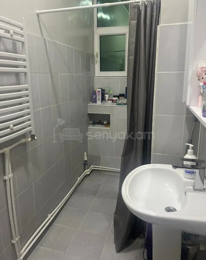 2 Սենյականոց Բնակարան Քարե Շենքում, 75քմ, 4/4 հարկ, Կոսմետիկ Վերանորոգված