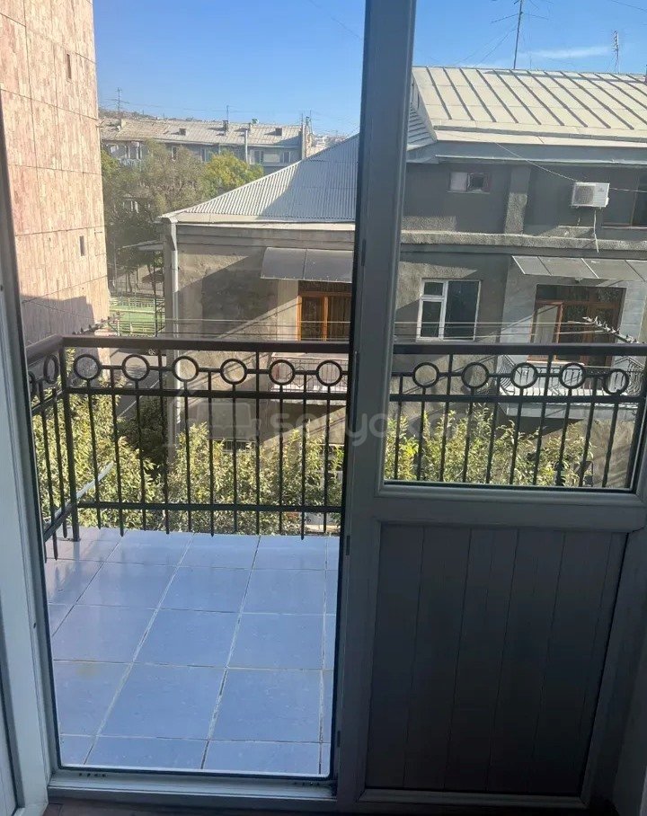 2 Սենյականոց Բնակարան Քարե Շենքում, 75քմ, 4/4 հարկ, Կոսմետիկ Վերանորոգված