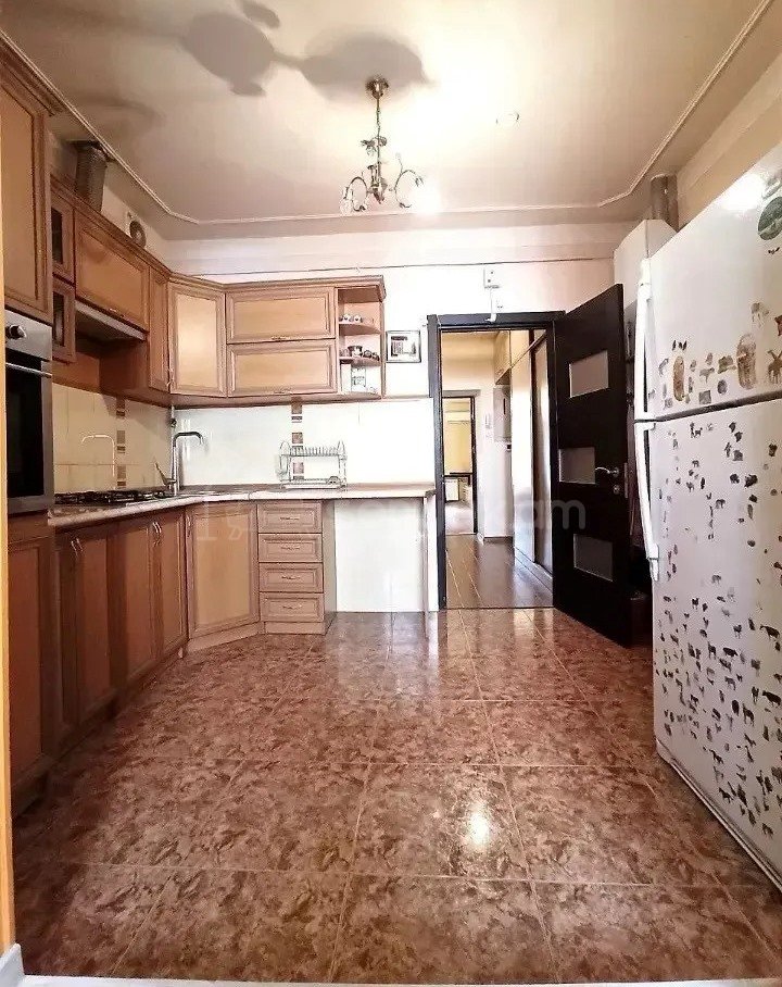 2 Սենյականոց Բնակարան Քարե Շենքում, 63քմ, 5/5 հարկ, Կապիտալ Վերանորոգված