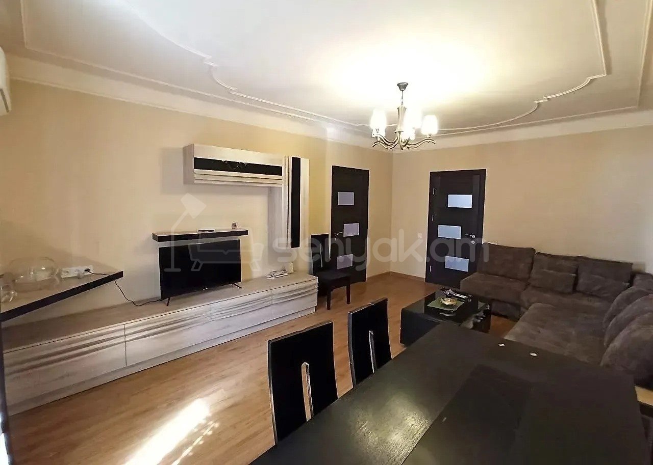 2 Սենյականոց Բնակարան Քարե Շենքում, 63քմ, 5/5 հարկ, Կապիտալ Վերանորոգված