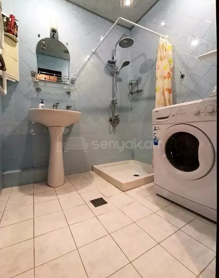 2 Սենյականոց Բնակարան Քարե Շենքում, 63քմ, 5/5 հարկ, Կապիտալ Վերանորոգված