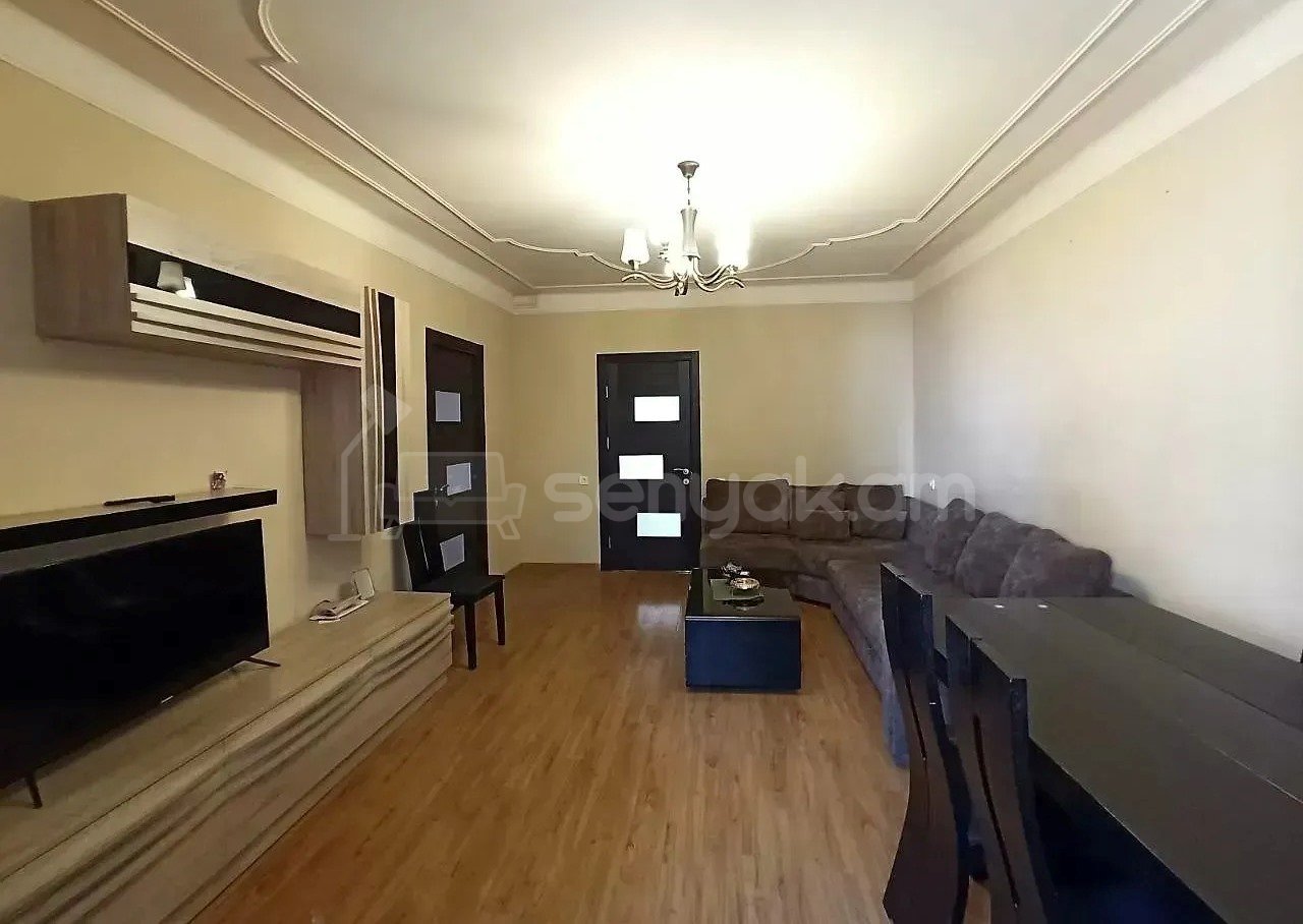 2 Սենյականոց Բնակարան Քարե Շենքում, 63քմ, 5/5 հարկ, Կապիտալ Վերանորոգված