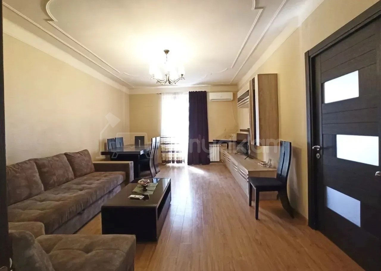 2 Սենյականոց Բնակարան Քարե Շենքում, 63քմ, 5/5 հարկ, Կապիտալ Վերանորոգված