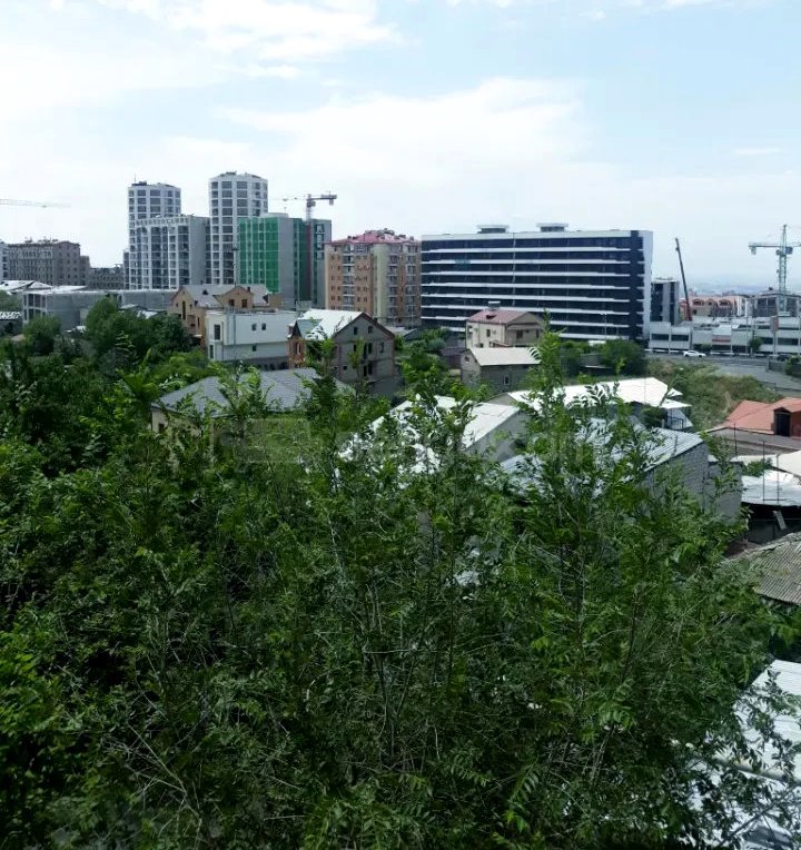 3 Սենյականոց Բնակարան Քարե Շենքում, 90քմ, 4/6 հարկ, Նորմալ Վիճակում