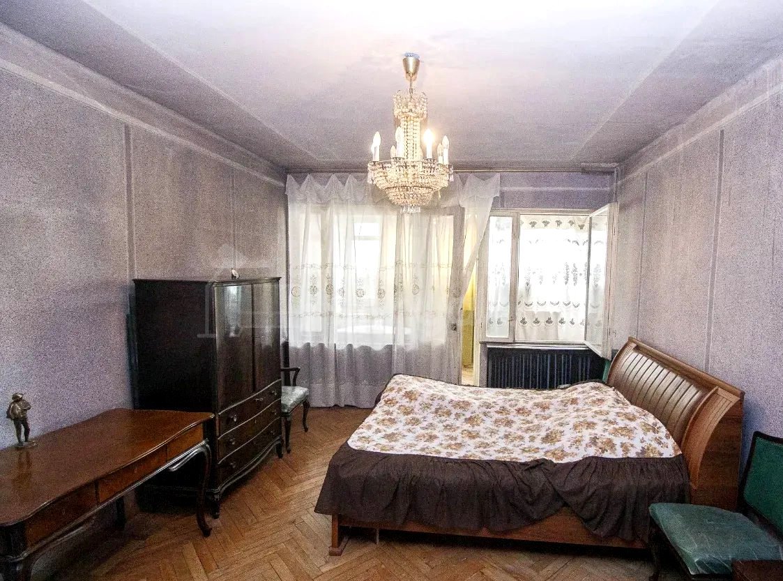 3 Սենյականոց Բնակարան Քարե Շենքում, 90քմ, 4/6 հարկ, Նորմալ Վիճակում