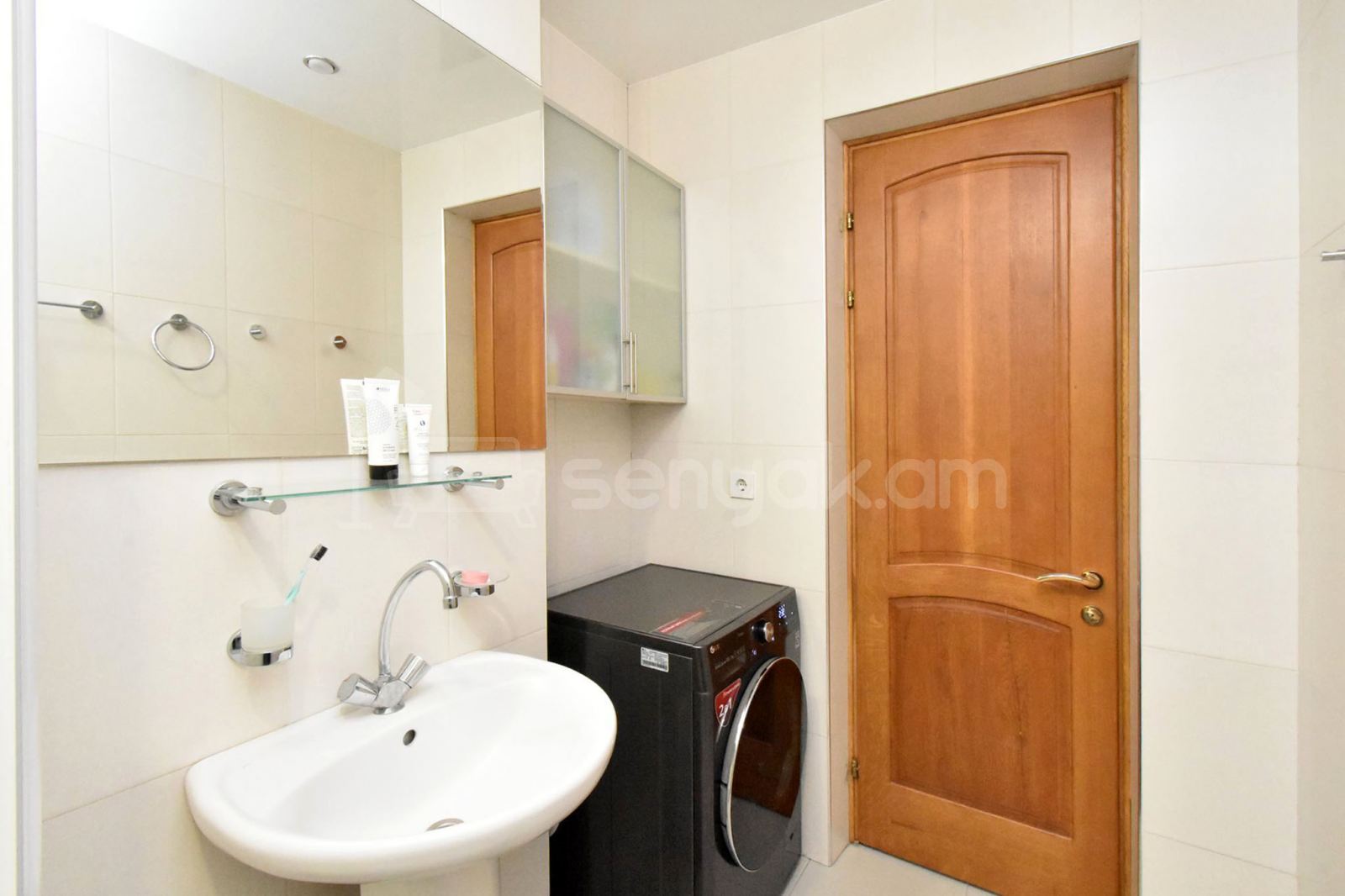 3 Սենյականոց Բնակարան Նորակառույցում, 131քմ, 7/12 հարկ, Կապիտալ Վերանորոգված