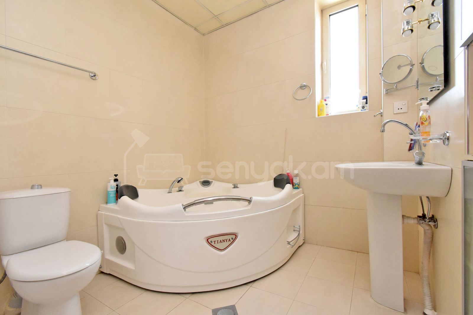 3 Սենյականոց Բնակարան Նորակառույցում, 131քմ, 7/12 հարկ, Կապիտալ Վերանորոգված