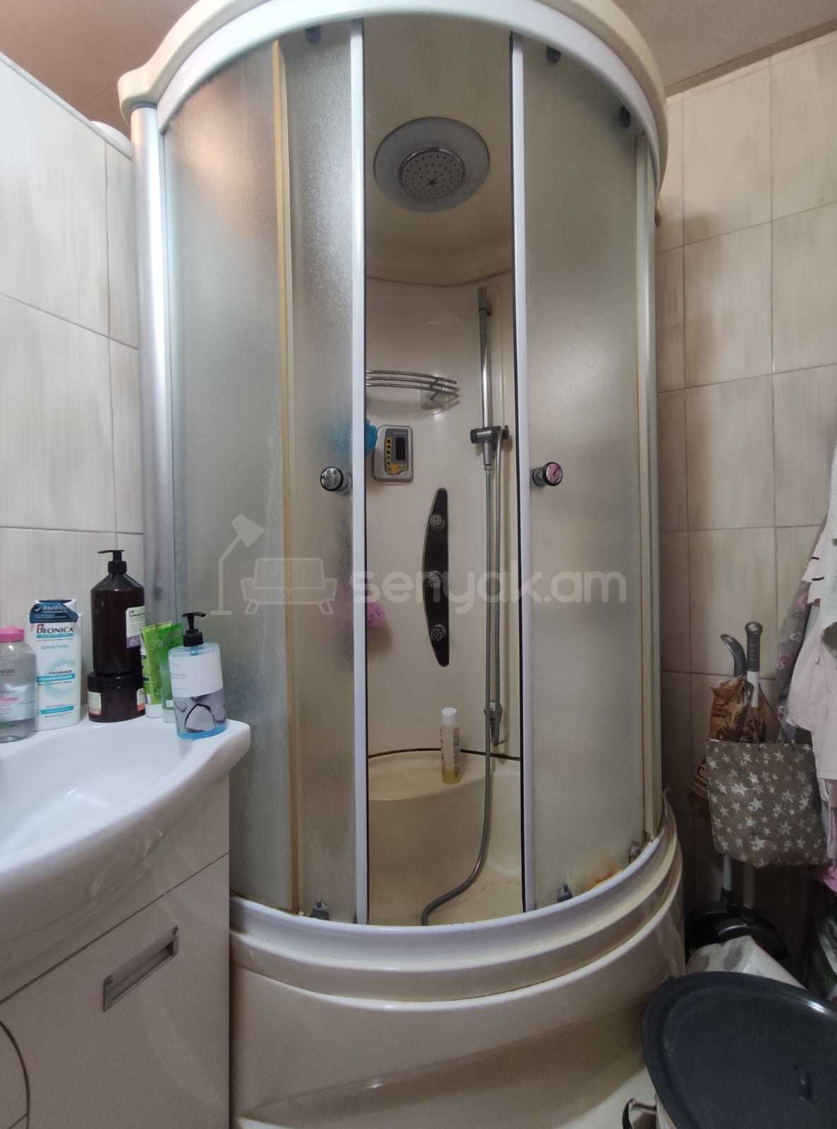 2 Սենյականոց Բնակարան Քարե Շենքում, 48քմ, 1/5 հարկ, Կապիտալ Վերանորոգված