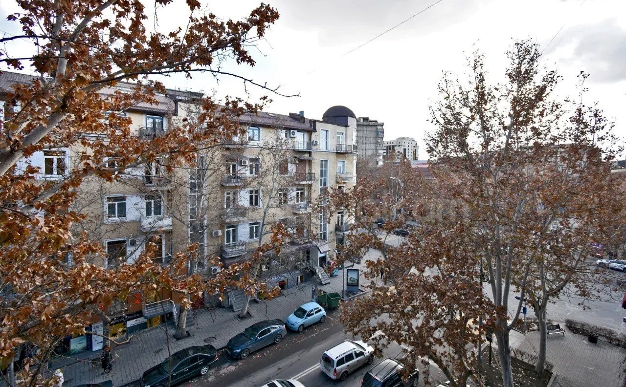 2 Սենյականոց Բնակարան Քարե Շենքում, 69քմ, 4/4 հարկ, Կապիտալ Վերանորոգված