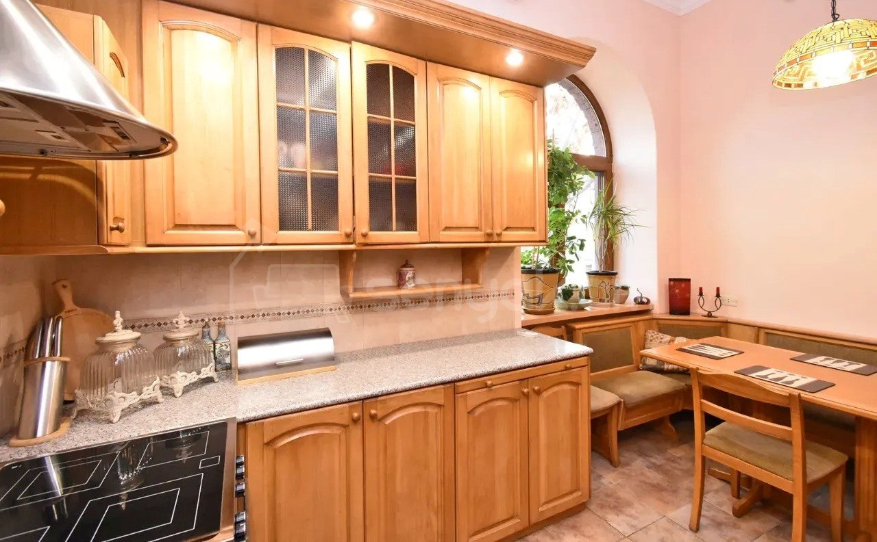 2 Սենյականոց Բնակարան Քարե Շենքում, 69քմ, 4/4 հարկ, Կապիտալ Վերանորոգված