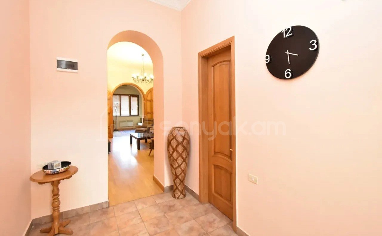 2 Սենյականոց Բնակարան Քարե Շենքում, 69քմ, 4/4 հարկ, Կապիտալ Վերանորոգված