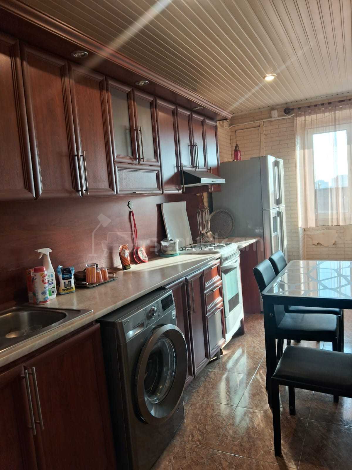 3 Սենյականոց Բնակարան, 80քմ, 9/9 հարկ, Նորմալ Վիճակում