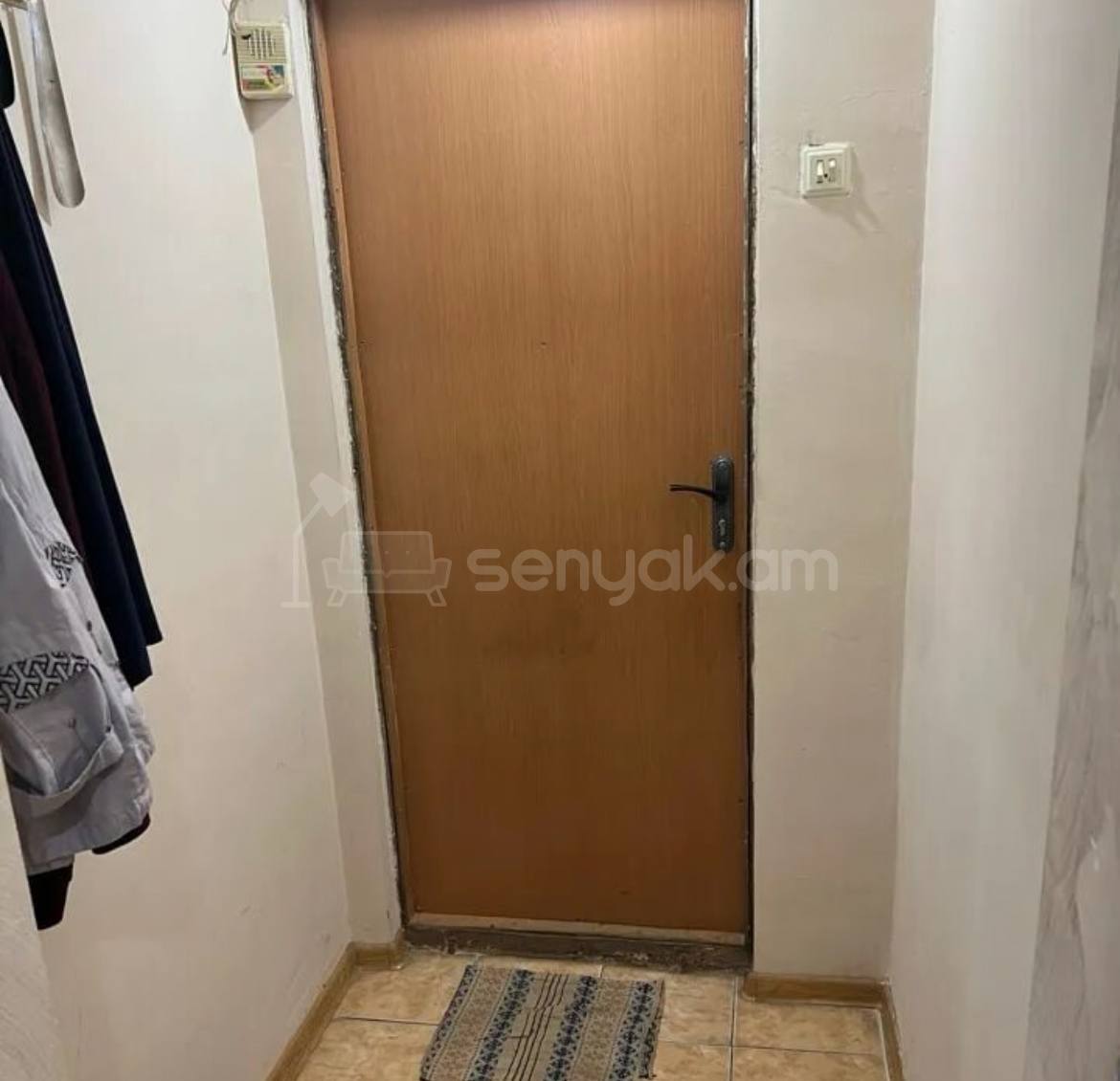 3 Սենյականոց Բնակարան Քարե Շենքում, 50քմ, 1/9 հարկ, Նորմալ Վիճակում, Կահավորված