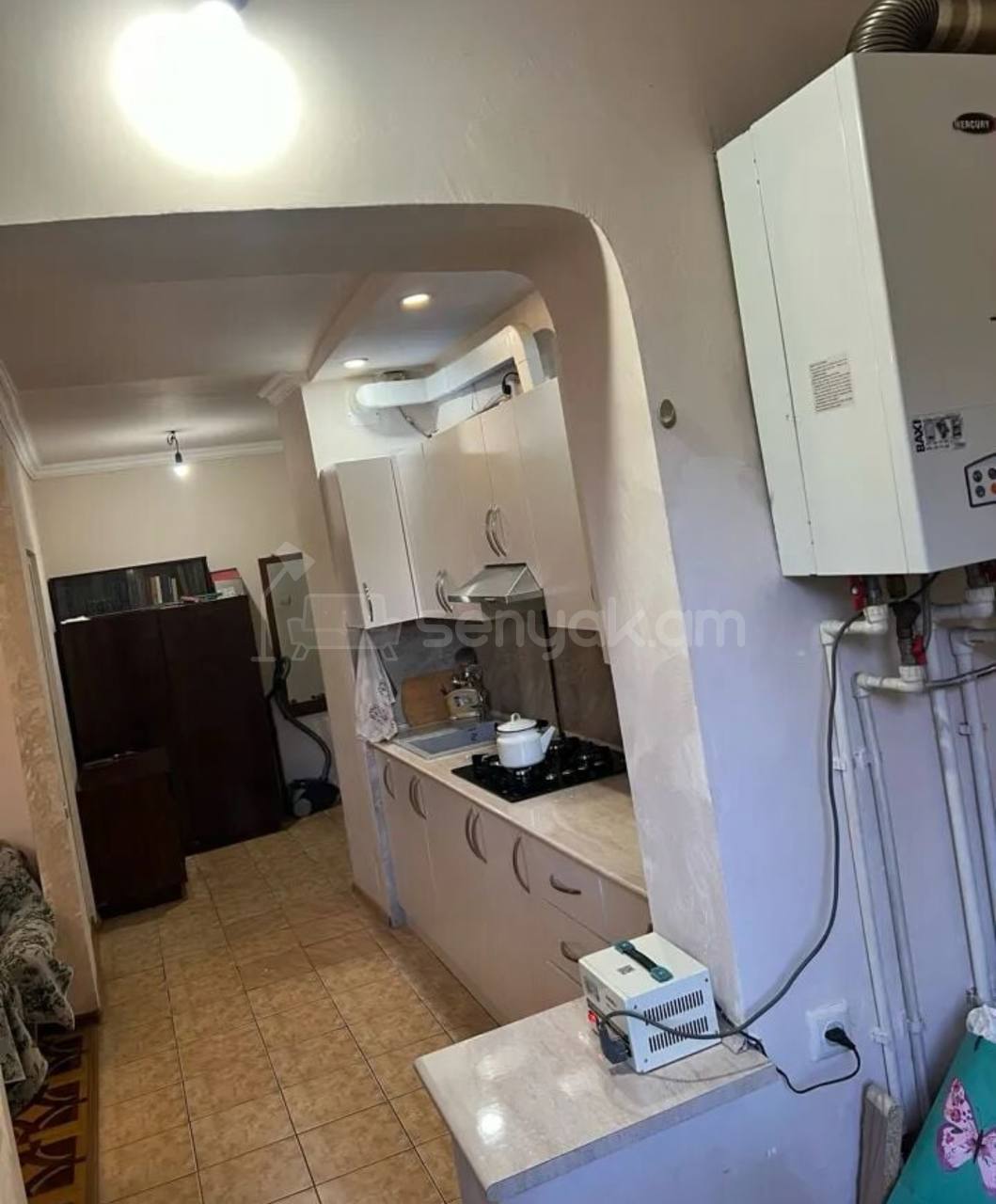 3 Սենյականոց Բնակարան Քարե Շենքում, 50քմ, 1/9 հարկ, Նորմալ Վիճակում, Կահավորված