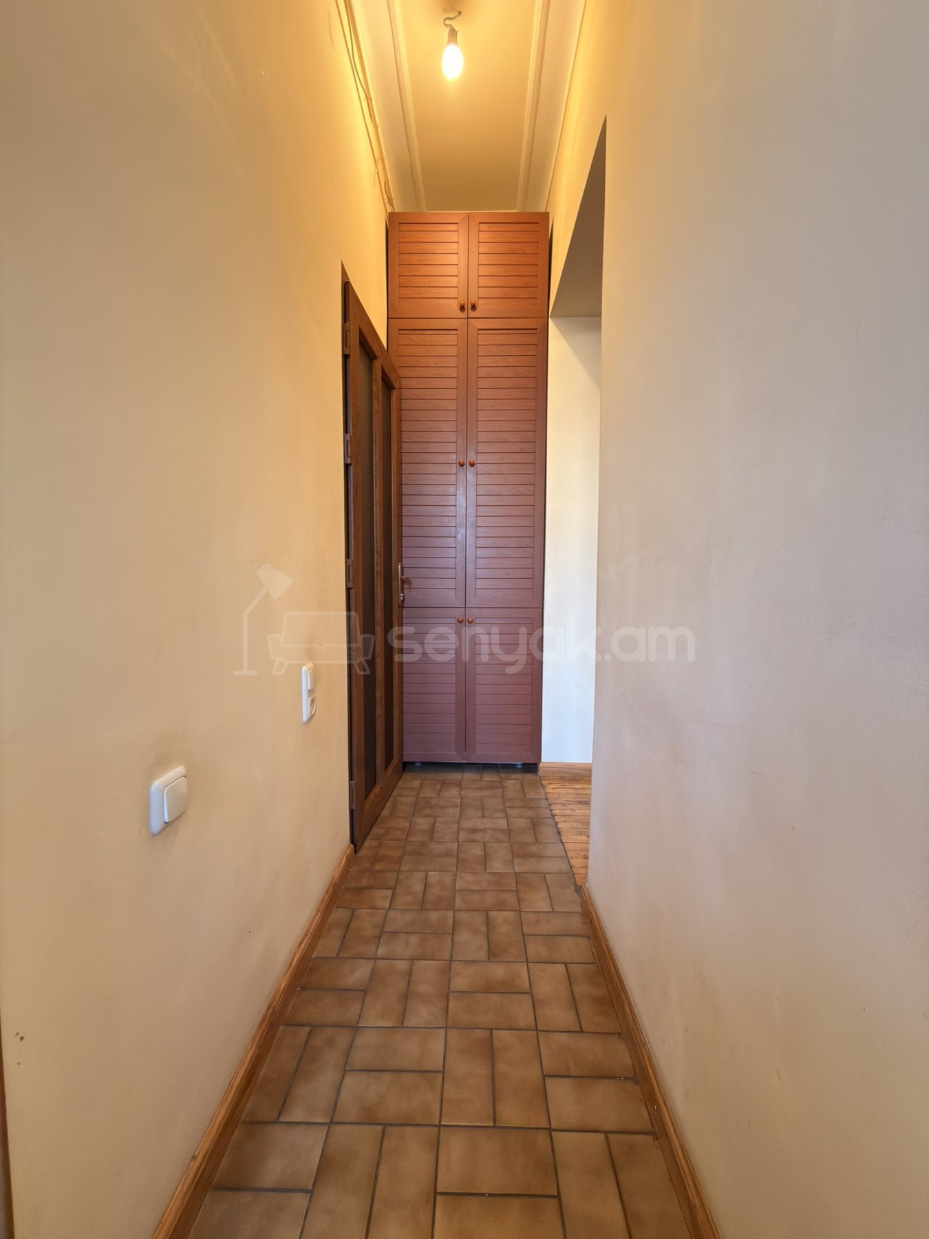 1 Սենյականոց Բնակարան Քարե Շենքում, 34քմ, 3/4 հարկ, Կապիտալ Վերանորոգված