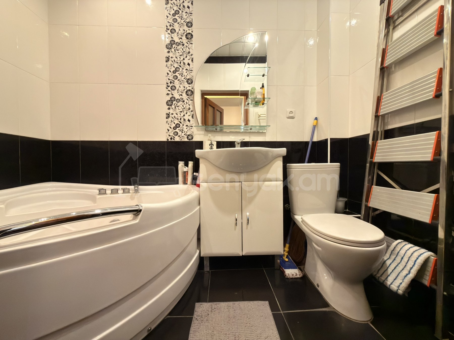 1 Սենյականոց Բնակարան Քարե Շենքում, 34քմ, 3/4 հարկ, Կապիտալ Վերանորոգված