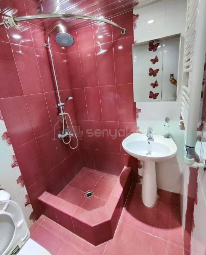 3 Սենյականոց Բնակարան Քարե Շենքում, 72քմ, 2/5 հարկ, Կապիտալ Վերանորոգված