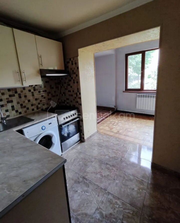 3 Սենյականոց Բնակարան Քարե Շենքում, 72քմ, 2/5 հարկ, Կապիտալ Վերանորոգված