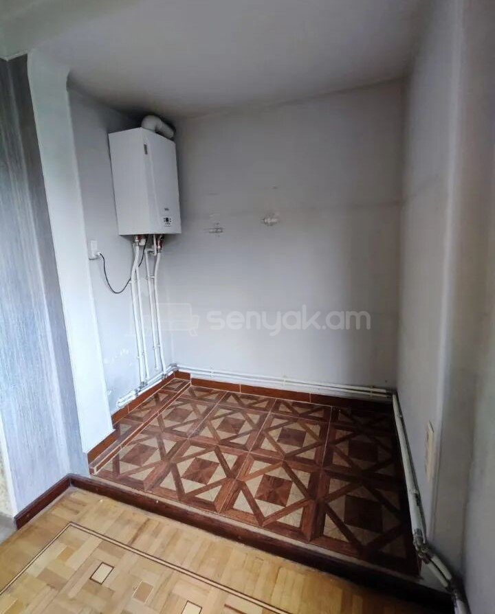 3 Սենյականոց Բնակարան Քարե Շենքում, 72քմ, 2/5 հարկ, Կապիտալ Վերանորոգված