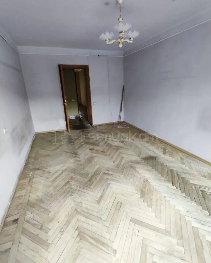 3 Սենյականոց Բնակարան Քարե Շենքում, 72քմ, 2/5 հարկ, Կապիտալ Վերանորոգված