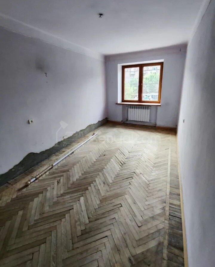 3 Սենյականոց Բնակարան Քարե Շենքում, 75քմ, 2/5 հարկ, Կոսմետիկ Վերանորոգված