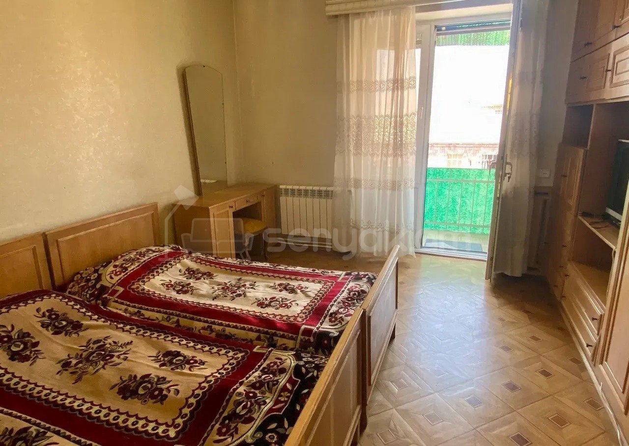 3 Սենյականոց Բնակարան Քարե Շենքում, 70քմ, 5/5 հարկ, Նորմալ Վիճակում