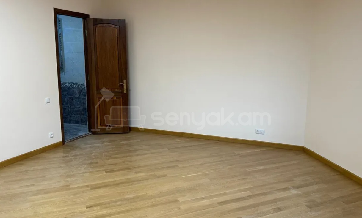 3 Սենյականոց Բնակարան Նորակառույցում, 131քմ, 3/4 հարկ, Կապիտալ Վերանորոգված