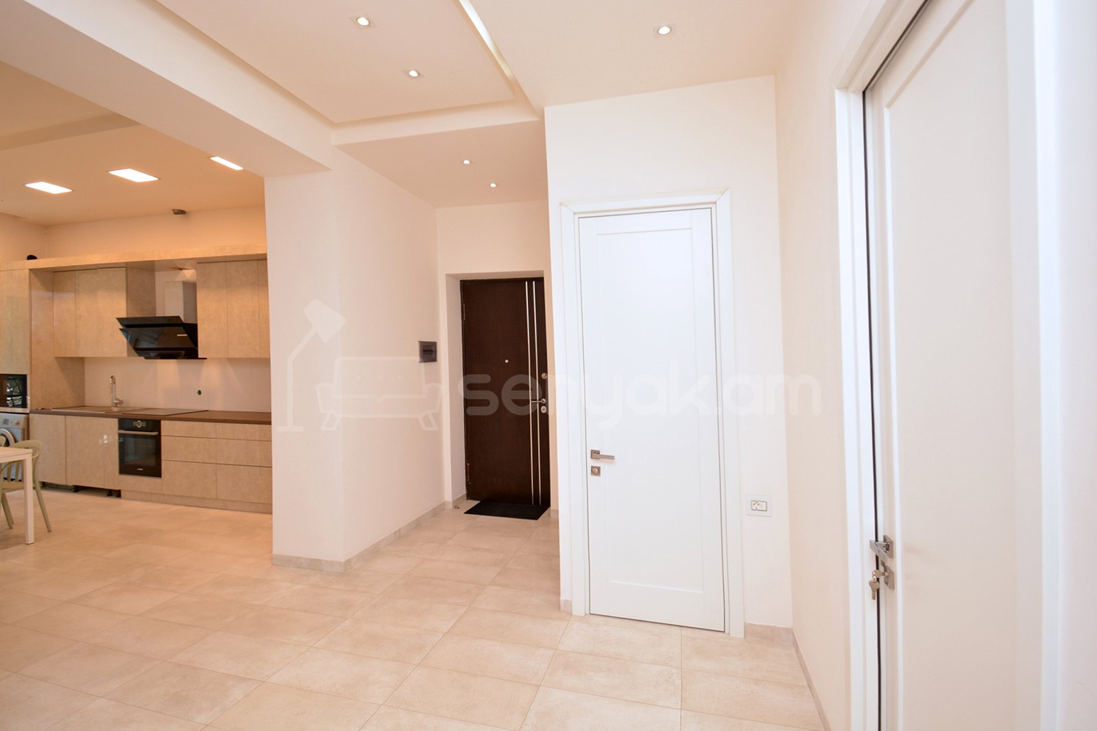 3 Սենյականոց Բնակարան Քարե Շենքում, 107քմ, 2/4 հարկ, Դիզայներական Վերանորոգված