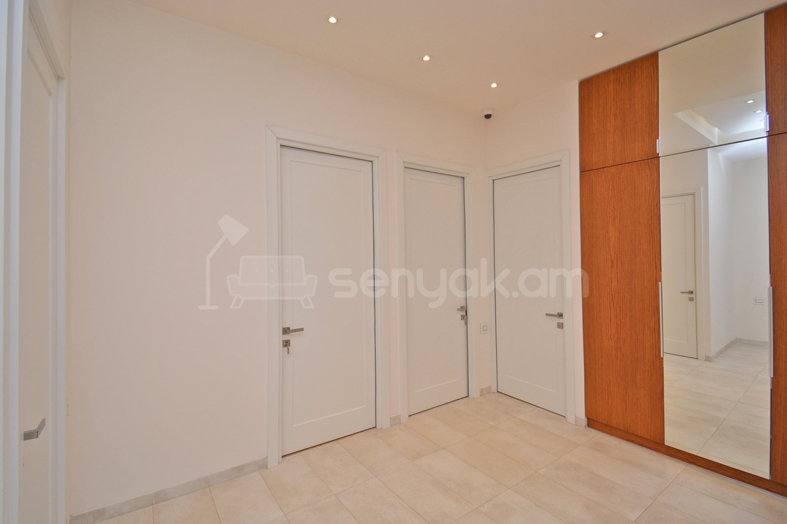 3 Սենյականոց Բնակարան Քարե Շենքում, 107քմ, 2/4 հարկ, Դիզայներական Վերանորոգված