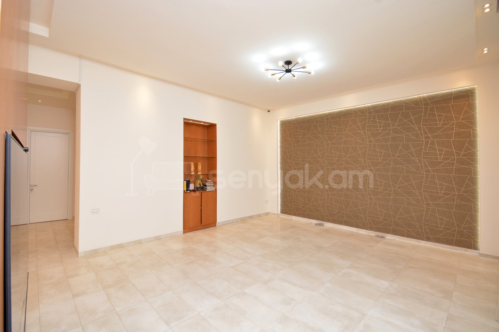 3 Սենյականոց Բնակարան Քարե Շենքում, 107քմ, 2/4 հարկ, Դիզայներական Վերանորոգված