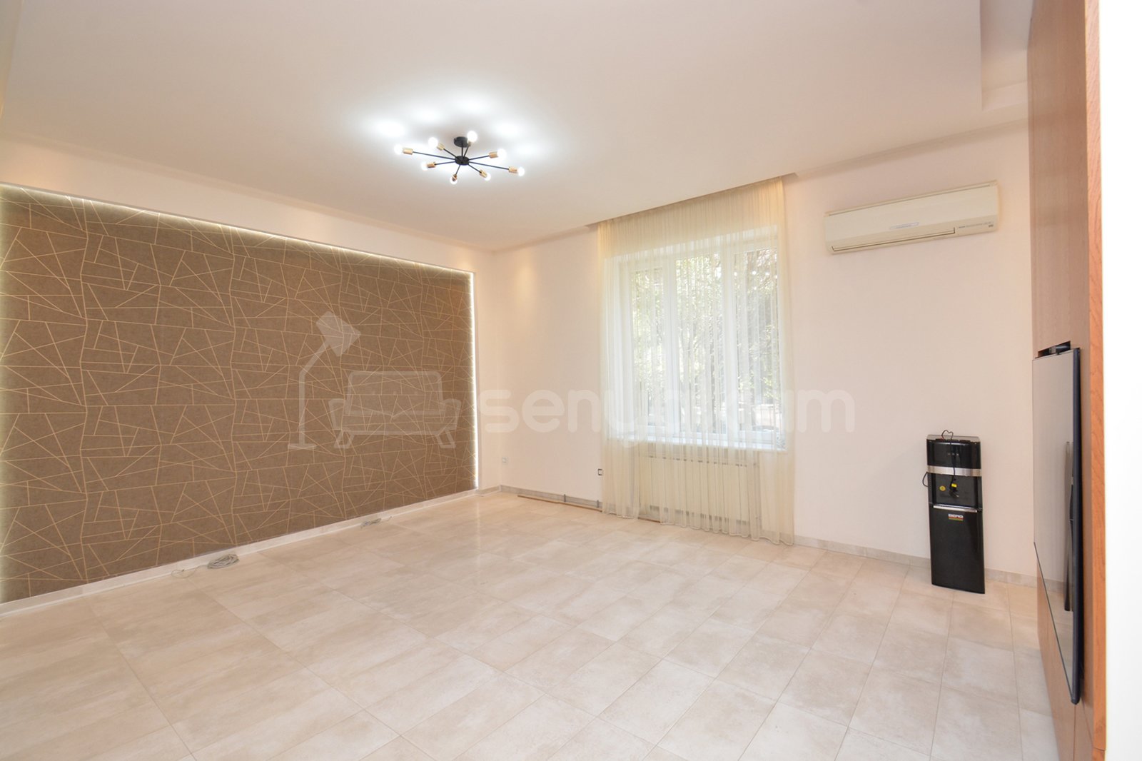 3 Սենյականոց Բնակարան Քարե Շենքում, 107քմ, 2/4 հարկ, Դիզայներական Վերանորոգված