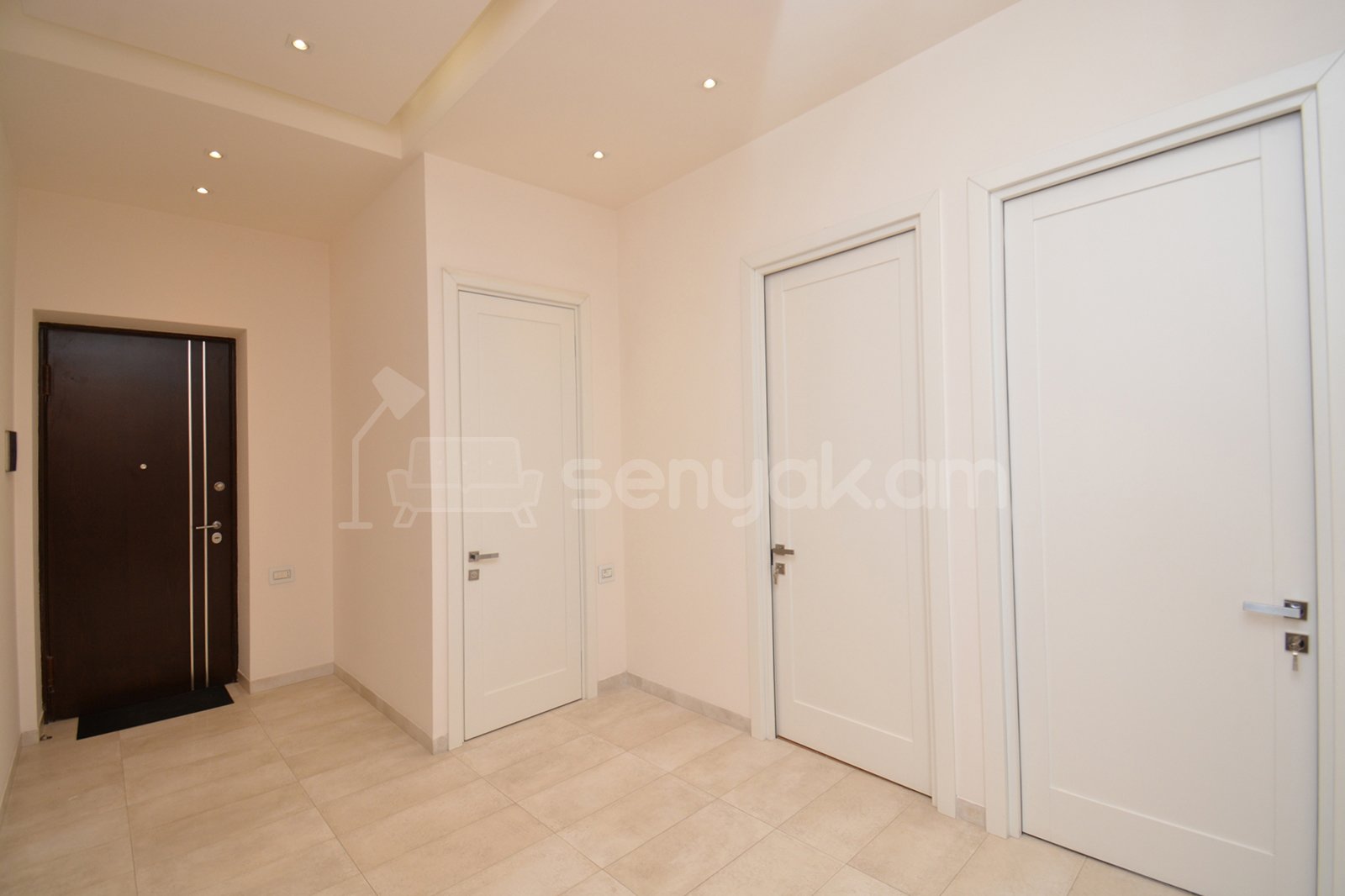 3 Սենյականոց Բնակարան Քարե Շենքում, 107քմ, 2/4 հարկ, Դիզայներական Վերանորոգված