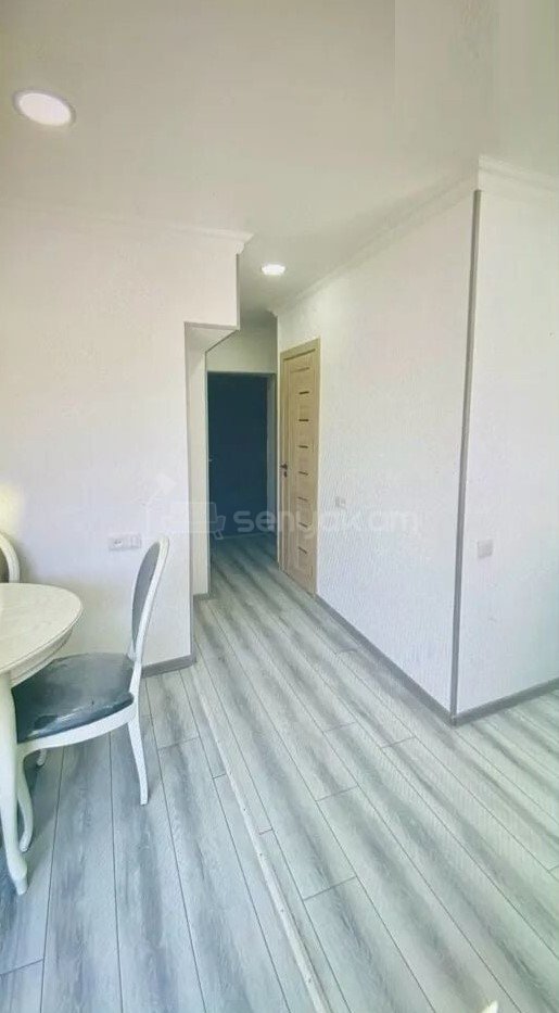 2 Սենյականոց Բնակարան Քարե Շենքում, 33քմ, 5/5 հարկ, Կապիտալ Վերանորոգված