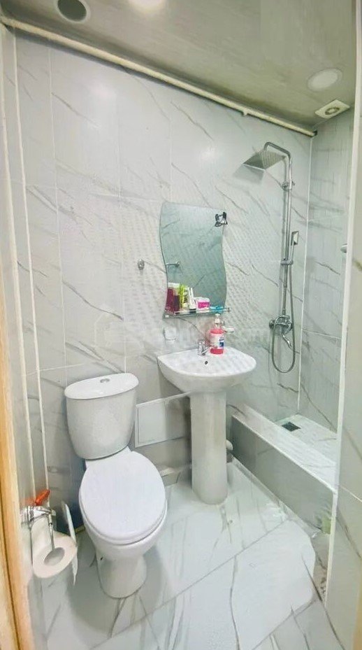 2 Սենյականոց Բնակարան Քարե Շենքում, 33քմ, 5/5 հարկ, Կապիտալ Վերանորոգված