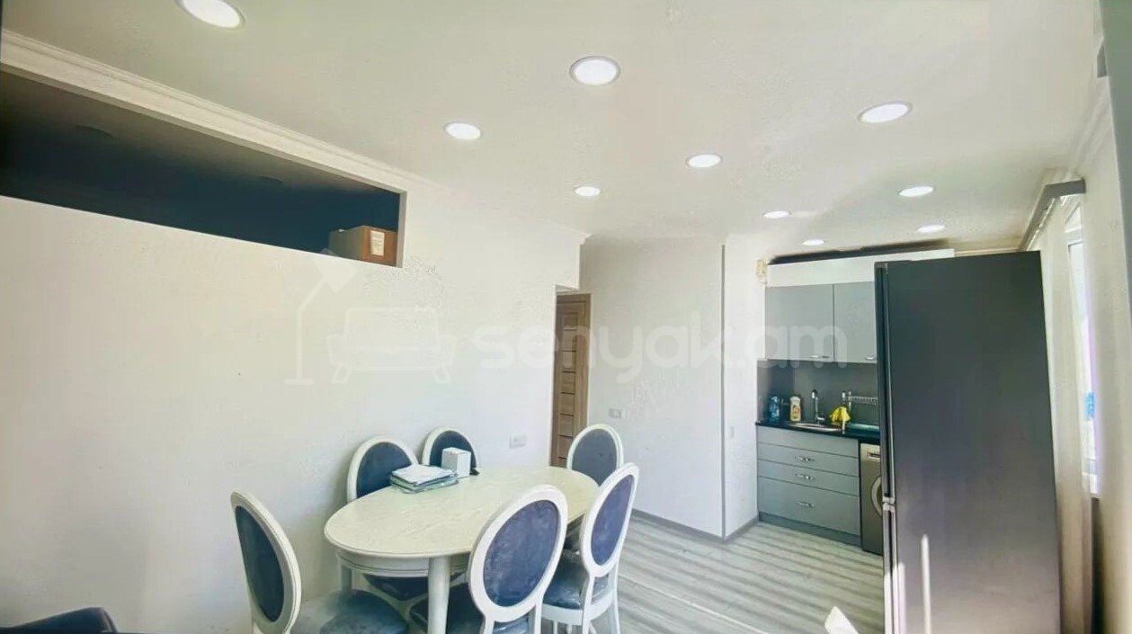 2 Սենյականոց Բնակարան Քարե Շենքում, 33քմ, 5/5 հարկ, Կապիտալ Վերանորոգված