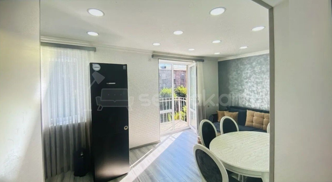 2 Սենյականոց Բնակարան Քարե Շենքում, 33քմ, 5/5 հարկ, Կապիտալ Վերանորոգված