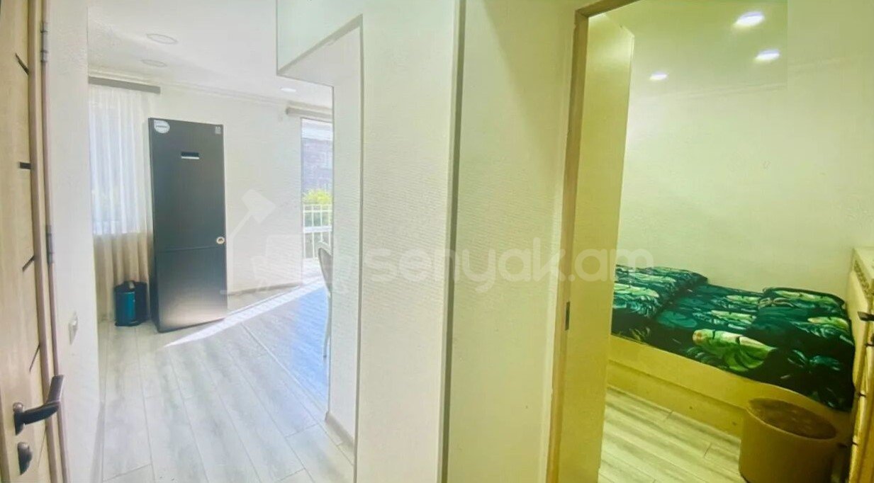 2 Սենյականոց Բնակարան Քարե Շենքում, 33քմ, 5/5 հարկ, Կապիտալ Վերանորոգված