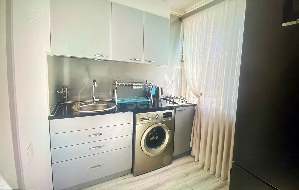 2 Սենյականոց Բնակարան Քարե Շենքում, 33քմ, 5/5 հարկ, Կապիտալ Վերանորոգված