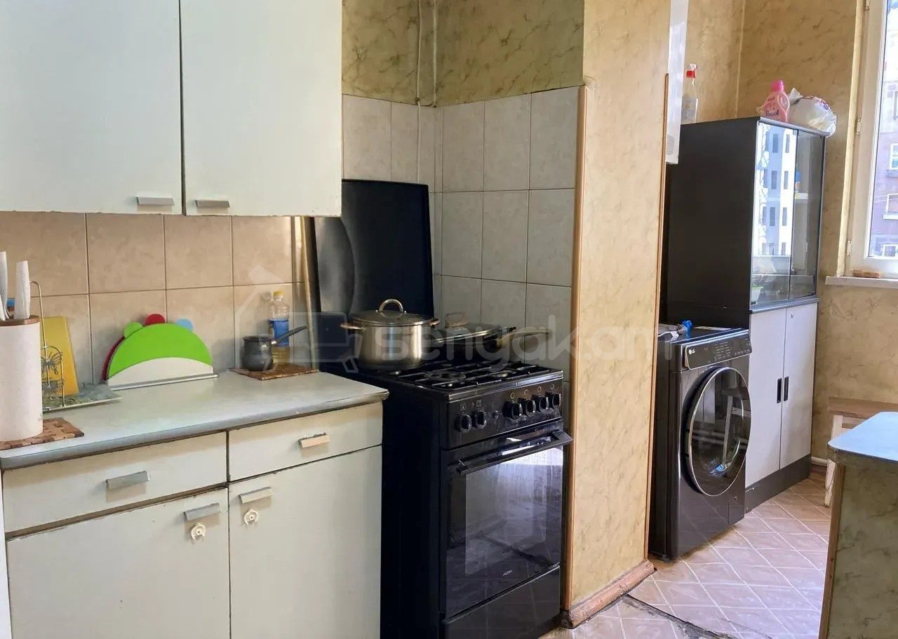 4 Սենյականոց Բնակարան Քարե Շենքում, 86քմ, 3/5 հարկ, Կապիտալ Վերանորոգված