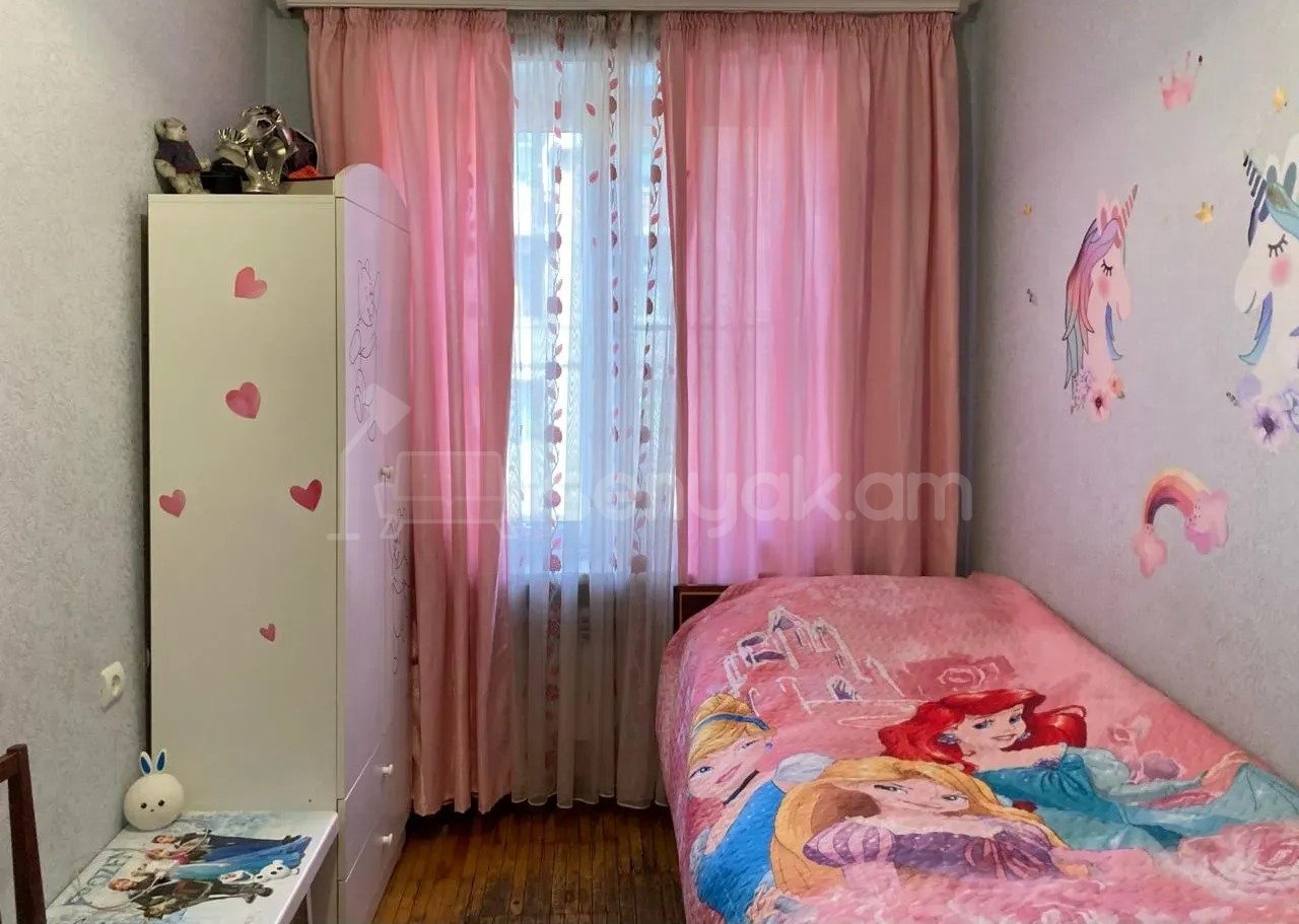 4 Սենյականոց Բնակարան Քարե Շենքում, 86քմ, 3/5 հարկ, Կապիտալ Վերանորոգված