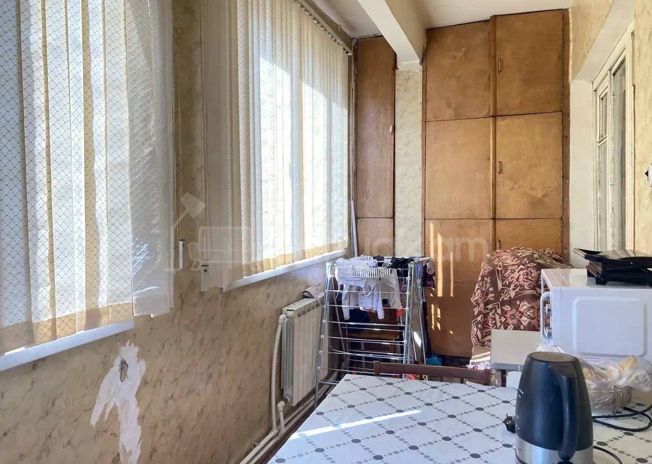 4 Սենյականոց Բնակարան Քարե Շենքում, 86քմ, 3/5 հարկ, Կապիտալ Վերանորոգված