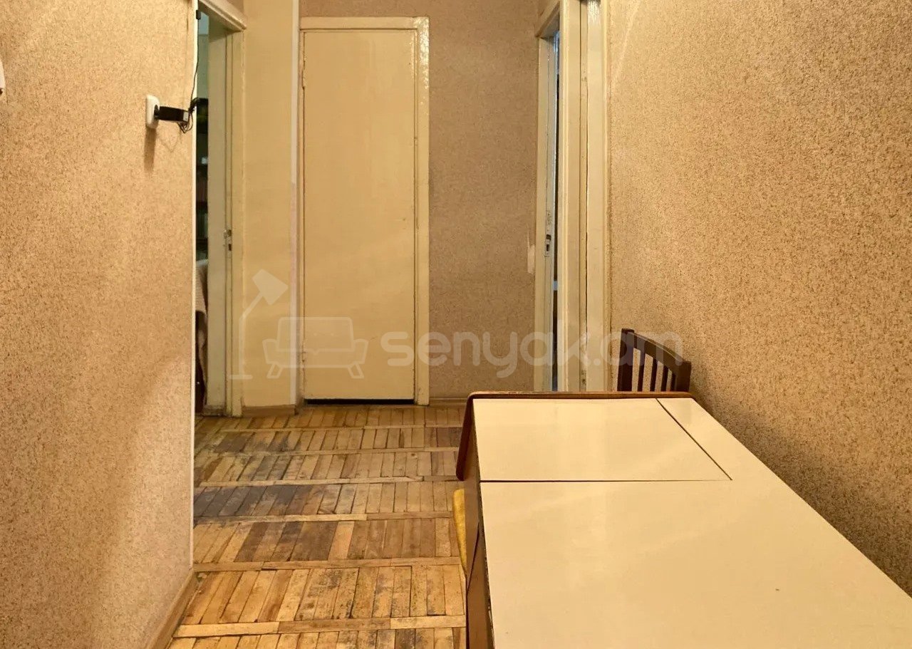 4 Սենյականոց Բնակարան Քարե Շենքում, 86քմ, 3/5 հարկ, Կապիտալ Վերանորոգված