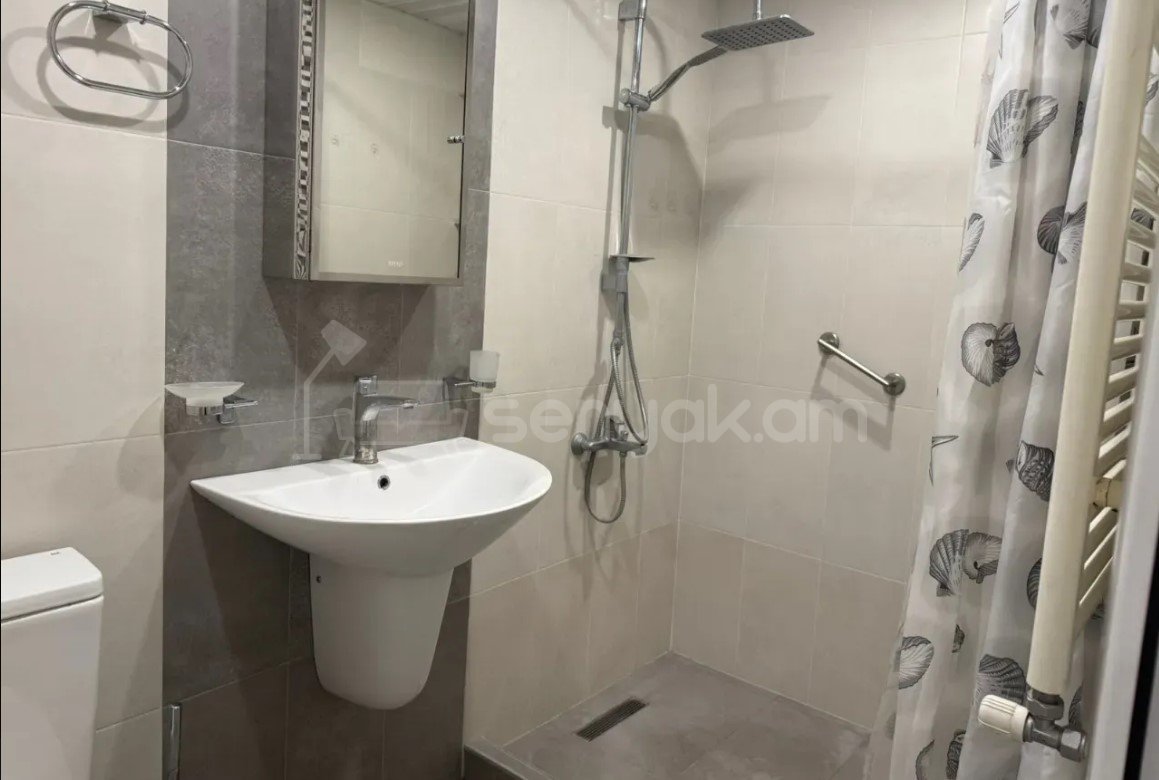 2 Սենյականոց Բնակարան Քարե Շենքում, 65քմ, 1/5 հարկ, Կապիտալ Վերանորոգված, Կահավորված