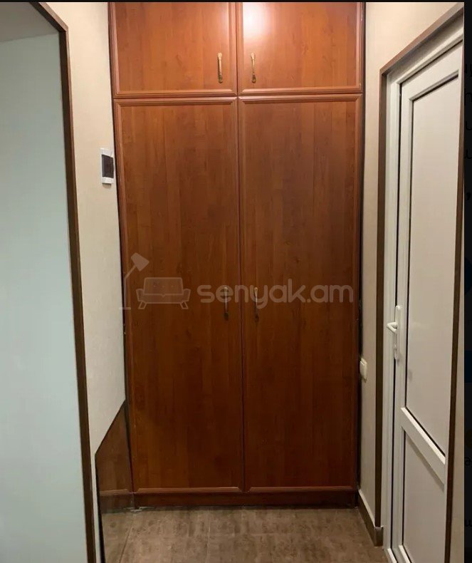 1 Սենյականոց Բնակարան Քարե Շենքում, 40քմ, 3/5 հարկ, Կապիտալ Վերանորոգված, Կահավորված