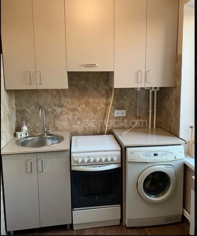 1 Սենյականոց Բնակարան Քարե Շենքում, 40քմ, 3/5 հարկ, Կապիտալ Վերանորոգված, Կահավորված