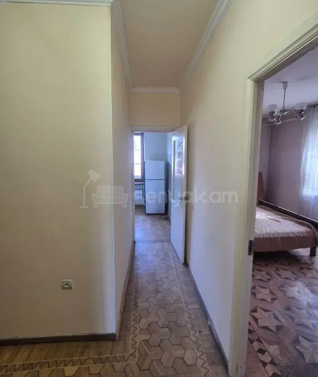 3 Սենյականոց Բնակարան Քարե Շենքում, 76քմ, 4/5 հարկ, Կապիտալ Վերանորոգված, Կահավորված