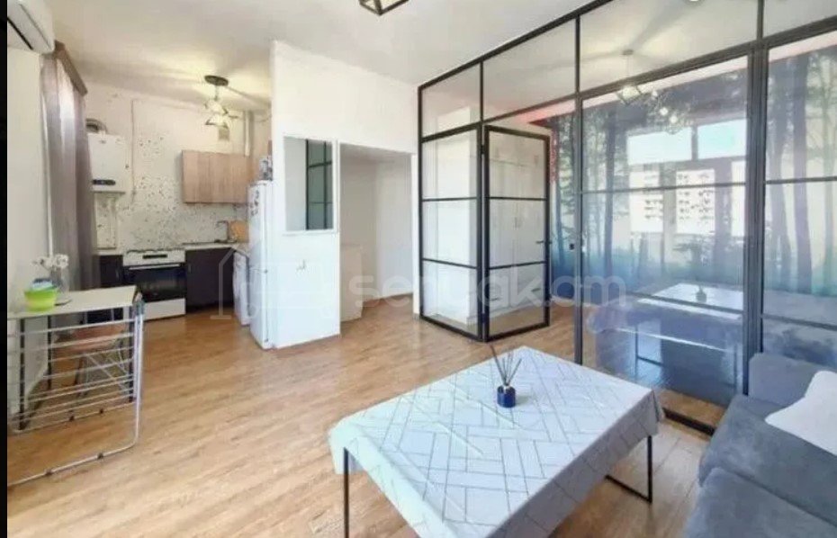 2 Սենյականոց Բնակարան Քարե Շենքում, 40քմ, 5/5 հարկ, Կապիտալ Վերանորոգված, Կահավորված