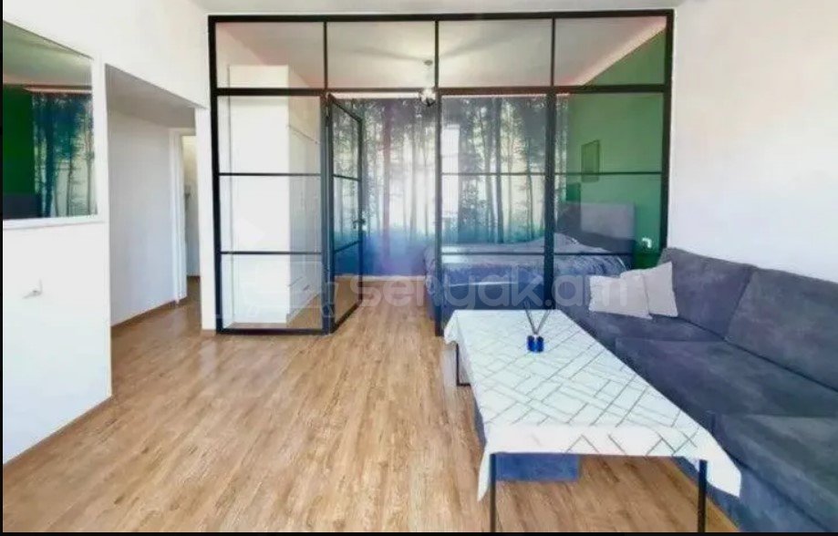 2 Սենյականոց Բնակարան Քարե Շենքում, 40քմ, 5/5 հարկ, Կապիտալ Վերանորոգված, Կահավորված